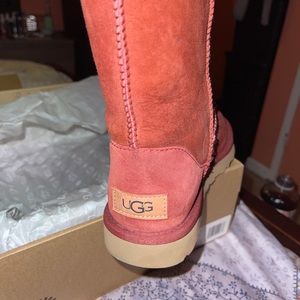 Dark Red Ugg’s size 6 Women,s